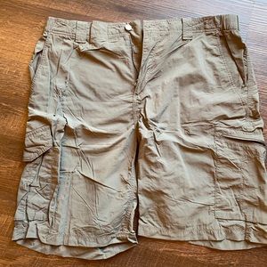 Columbia silver ridge cargo shorts.